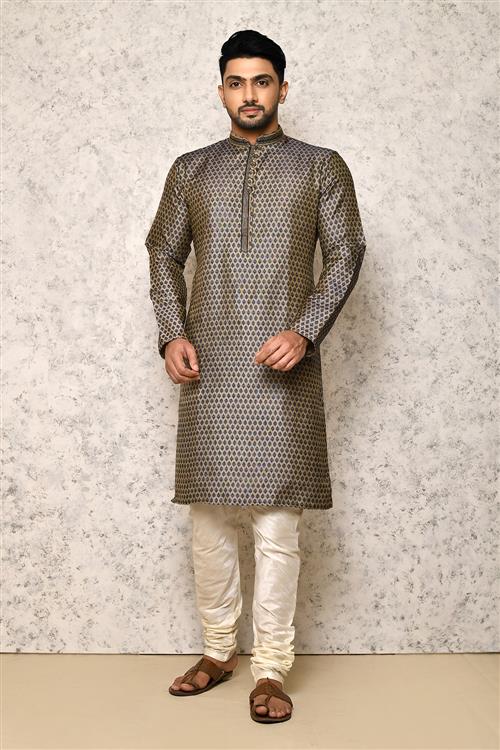 https://media.vinhemfashion.com/Images/RajsahiVol5BVLS471K1YE3SG7MA/image/designer
